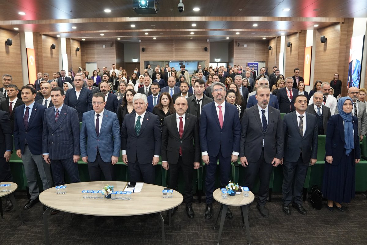 devletsert's tweet photo. Sağlık ve sosyal hizmet işkolunun yetkili sendikası olarak 215 bin üyemizle sektörün ana omurgasını oluşturan sağlık işçilerimiz adına, Sağlık ve Sosyal Hizmetler Dernekleri Federasyonu (SADEFE) tarafından, üniversiteler ve sivil toplum kuruluşlarının katkılarıyla düzenlenen 2. Uluslararası Sağlık Tesis Yönetimi Sempozyumu’na katılım sağladık.

Ankara İl Sağlık Müdürlüğü’nün ev sahipliğinde; uzmanlar ve akademisyenler tarafından birçok başlık altında Sağlık Tesis Yönetimini ele alan bu sempozyumun; sağlık kurumlarımızdaki yönetim anlayışının planlanmasına rehberlik edeceğine, sağlık sektörü planlamalarına ışık tutacağına ve sağlık kurumlarında tesis yöneticiliği alanını daha görünür kılacağına yürekten inanıyoruz. 

Bu kapsamda gerçekleştirilen böylesine nitelikli ve bilimsel bir çalışmaya verdikleri desteklerden dolayı tüm paydaşlara teşekkür ediyorum.Sempozyumun, sağlık camiamız ve tüm paydaşlarımız adına hayırlara vesile olmasını diliyorum.