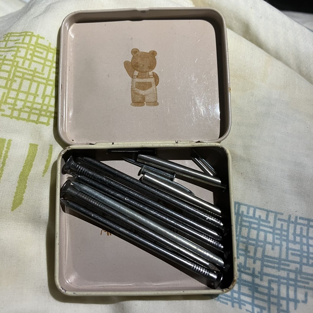 有りました。 信じてもらえないと思いますが刺繍するのに必要不可欠な