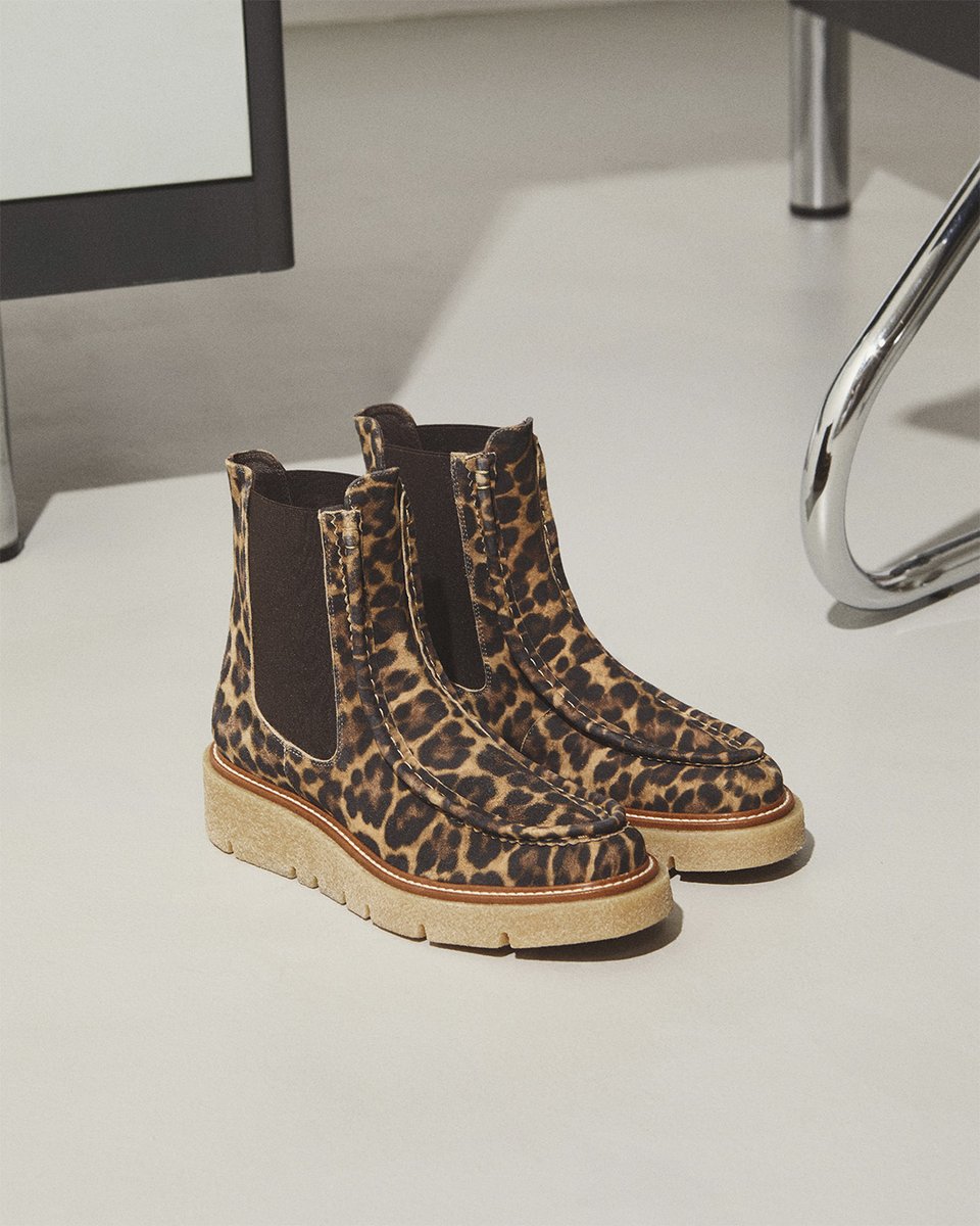 Carácter y diseño en cada detalle. Atrévete con el animal print y triunfa en cada paso.

Consigue los botines BRISTOL en nuestra tienda online🛍️ goo.su/h9Yz

#pedromiralles #pmlovers #rebajas #sale #animalprint #trendy #botines