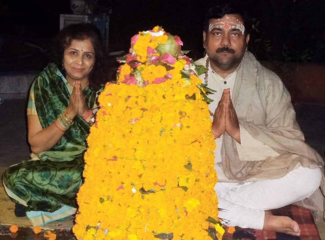 Meet Vikram Singh an ex MLA from the biggest hindu save party which bjp claims to be . His own daughter date an Pakistani Muslim , keeps posting about eating beef , followed pages which say modi as godi 
Followed several Palestine free pages on the other hand bjp and it's dalal