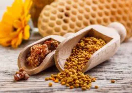 veselslv's tweet photo. Propoliss – dabas dāvana Tavai veselībai! 🍃🐝
Vai esi jau izmēģinājis propolisa produktus?
Tie ne tikai ārstē iekaisumus, bet arī palīdz stiprināt imunitāti un atjaunot ķermeni!Ja vēlies uzzināt, kā propoliss var uzlabot Tavu veselību,vairāk rakstā-https://t.co/5b8tQt6M8x https://t.co/HfPWXd2Uar