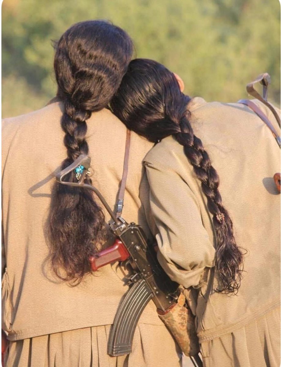 SRezhna's tweet image. Her bijî şervanên me❤️☀️
#DefendRojava 
#ProtectRojava