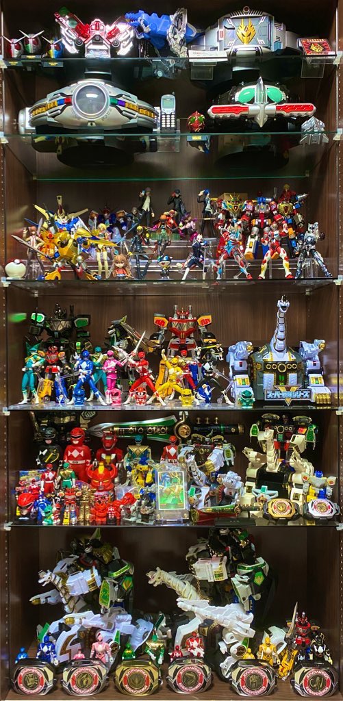 _nanago_'s tweet image. この棚(中身変わってる)を…別の部屋に持ってく作業してるんだけどツラい(;   ᷄ᾥ ᷅ )