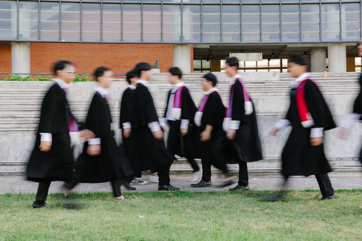 aumgenius4s's tweet photo. 🎓Together : Thammasat university
Photography : 592photographer 
For work , Please contact.
Phone : 088-001-8192
Line id : mr.chawin  
IG: 592photographer

#หาช่างภาพรับปริญญา 
#รับปริญญา #นอกรอบ 
#นอกรอบกลุ่ม  #หาช่างภาพ  
#ช่างภาพรับปริญญา #ถ่ายภาพรับปริญญา https://t.co/HlhVo8GKXD