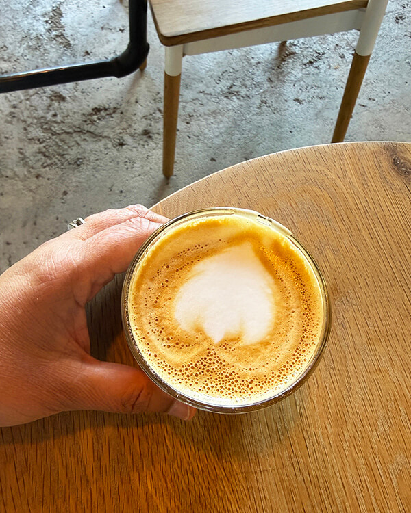 Joud’s Coffee Shop in Salt River is the kind of café that invites you to slow down as you step inside. It’s a neighbourhood café with soul, shaped by both Salt River energy and Palestinian heritage. We stole a sneaky lunch date and checked it out.
👉 mailchi.mp/hungryforhalaa…