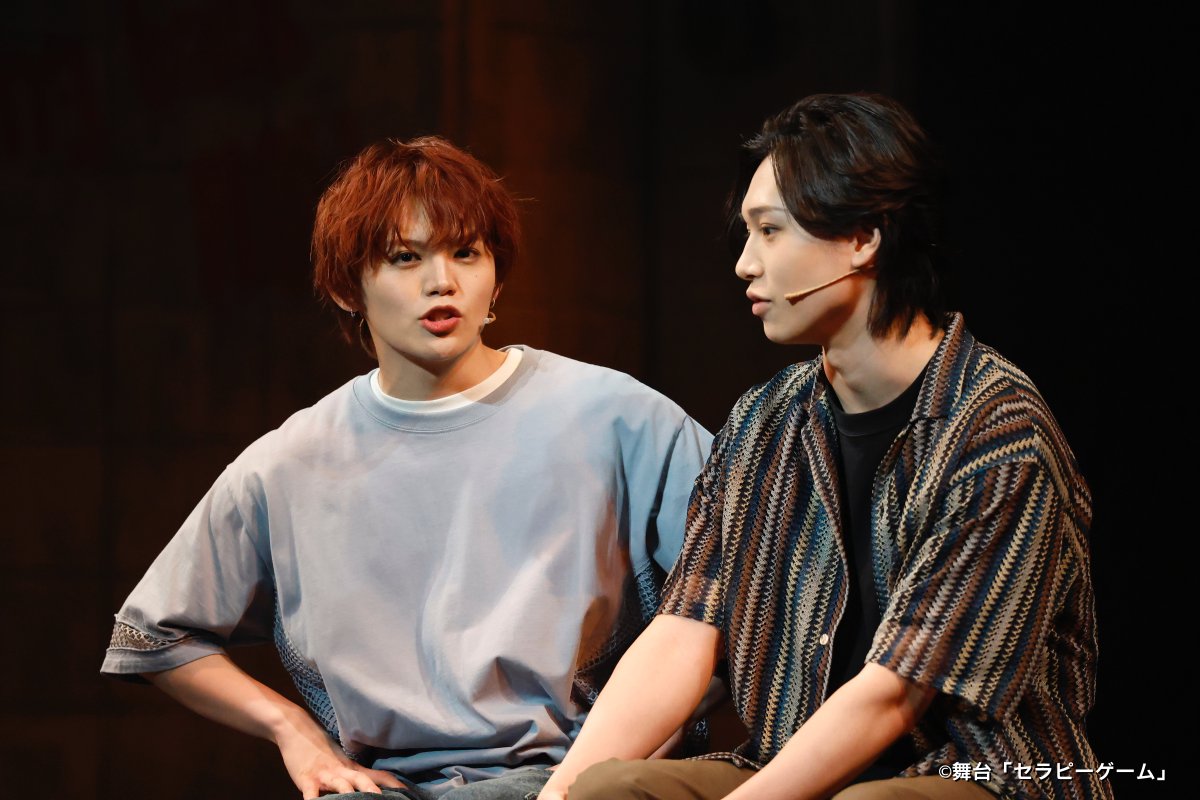 therapygame_'s tweet photo. /／
NAOYA(MAZZEL),冨田侑暉(龍宮城) W主演
#舞台セラピーゲーム
ゲネプロ 舞台写真公開📸
\＼

❒ いよいよ今週末 Huluライブ配信！
1/24(土) 12:30/17:00
1/25(日) 12:00/16:30
　　計4公演配信❣️

👇視聴チケット販売中
https://t.co/CvBpmgm2p5
☑︎リアルタイムでお届け！
☑︎見逃し配信も📱 https://t.co/ndbDeIYoOX