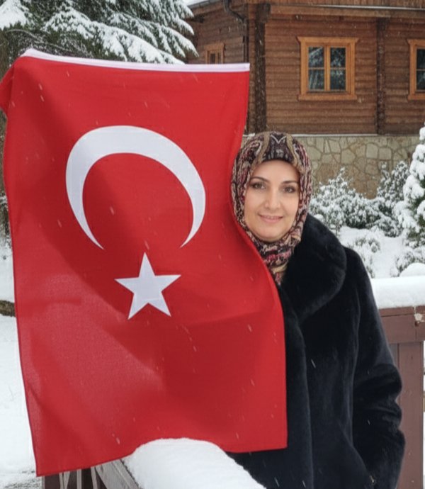 Lmz07Y's tweet photo. Bayrak sızlar ,Bayrak sızlar ,
Nerden bilsin  kıymetini            Bayraksızlar.🇹🇷🇹🇷🇹🇷 https://t.co/qhJX1c9sTl