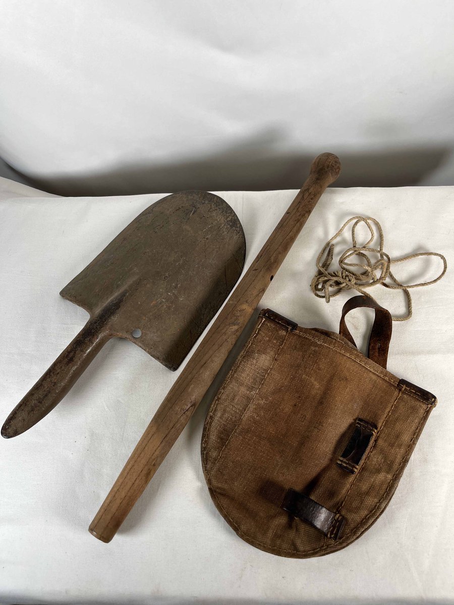 本日より新しく、
日本軍の実物を中心とした販売をヤフーオークションにて開始いたしました。是非ご覧ください。

お手元のコレクションの買取、委託販売もお受けいたします。お困りの際は是非ご連絡くださいませ。