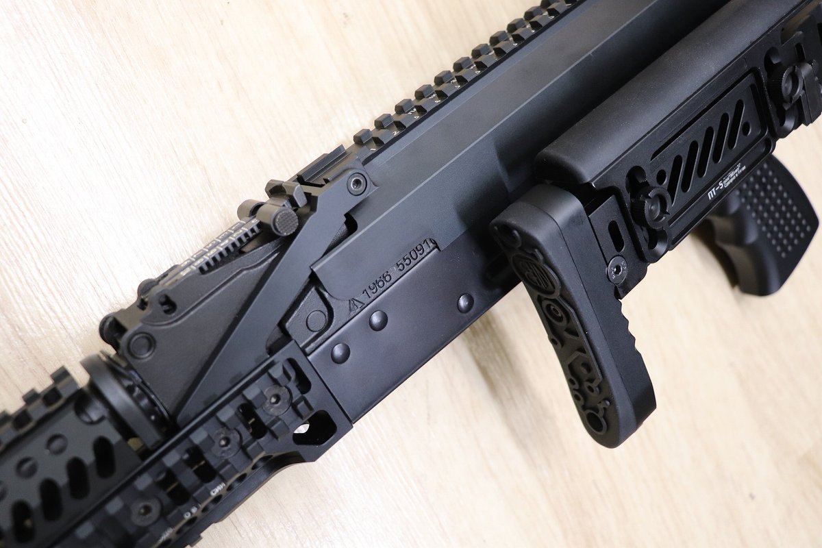 GHK AKM V3に、V2用のZENITレイル ハンドガード、トップカバー