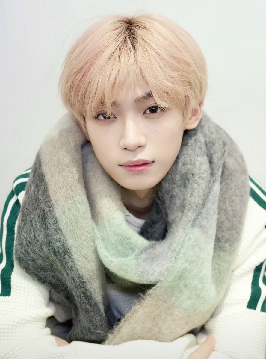 OMG ZIYU JUST POSTED THESE PICTURES ON WEIBO😭😭 HE LOOKS SO PRETTY OMG 😭😭