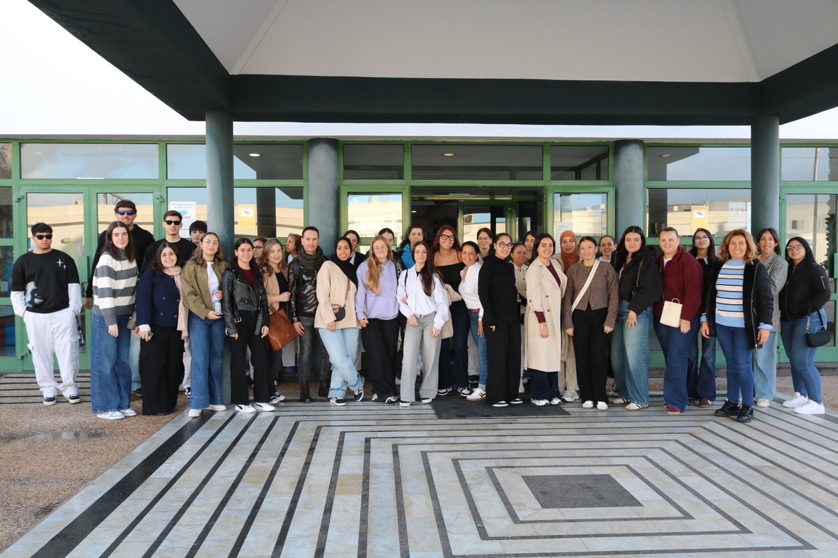 🔸Las prácticas supervisadas por los profesionales sanitarios se realizan bajo un enfoque integral para que los estudiantes adquieran los conocimientos y habilidades necesarios a fin de ofrecer una atención sanitaria de calidad

➡️Más info: acortar.link/UYYqOx