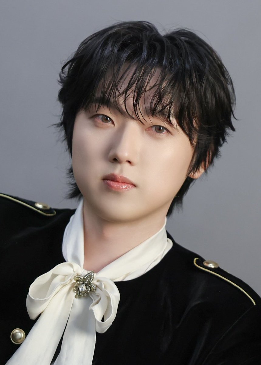 Daon_fore's tweet image. 컬러렌즈조아 너무나 미묘🐈‍⬛✨