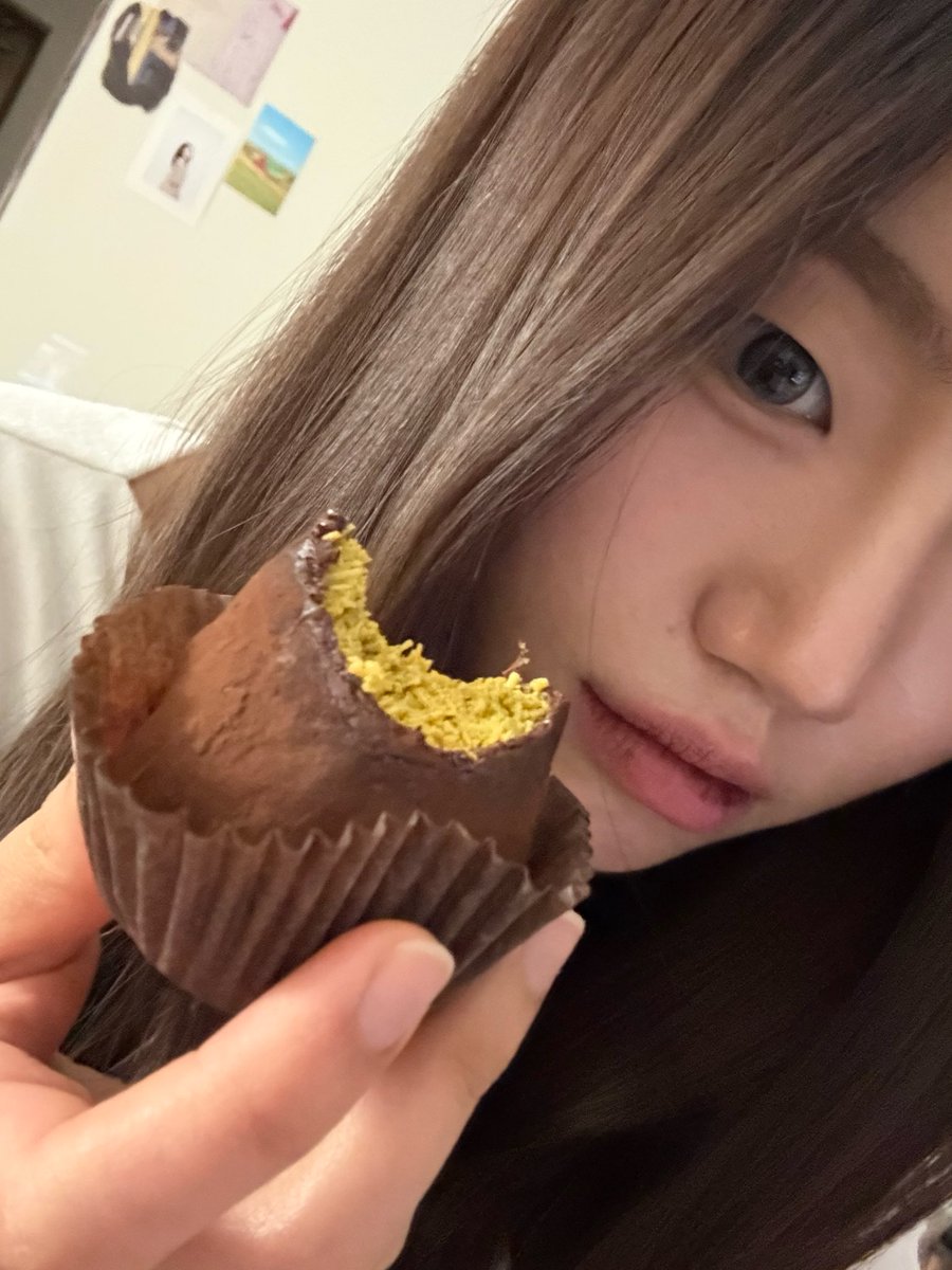 260122 - F

“I’m going to eat Dubai Chewy Cookie tooㅎㅎㅎㅎ

It’s sweet as expected..^^“

#트라이비 #TRI_BE #현빈 #HyunBin