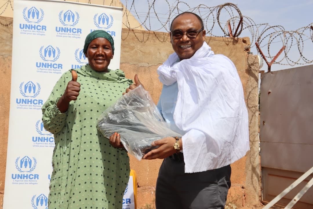 pierre_camara's tweet photo. Maimouna ZOROMÉ, réfugiée burkinabè et présidente de BENKAN, rassemble femmes réfugiées et maliennes autour de la saponification, créant revenus et cohésion sociale.
Rencontrée à Mopti, elle incarne le rôle essentiel des réfugiés comme acteurs de solutions.
Merci à la Coopération italienne pour son appui aux 15 groupements soutenant plus de 100 000 réfugiés au centre du Mali.
