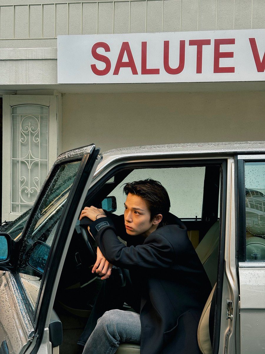 asahiismymine's tweet image. คือฮีทำได้ไงฟะ เป็นเด็ก 2001 ที่เหมือนมีฟิลเตอร์ 90’s อยู่ตลอดเวลา โคตรจะวัยรุ่นญี่ปุ่นที่จริงใจ เหมือนรูปพ่อสมัยจีบแม่ใหม่ๆในกระเป๋าสตางค์อะไรแบบนั้นอะ ฮีเว่อเกินปะ หนูชอบนะพี่ ;-;