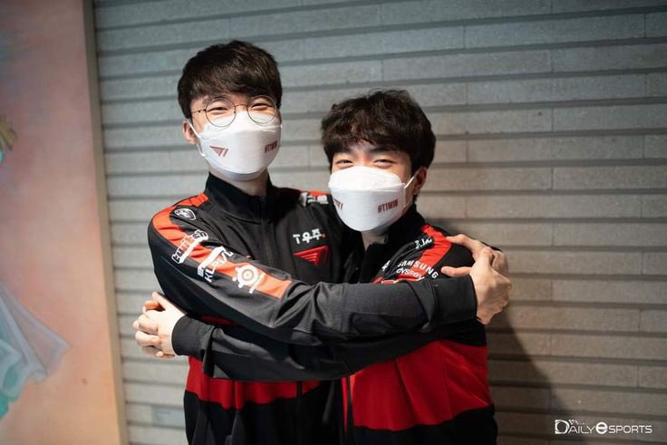 오늘 티하인드 후기 - 민석이 고마워🌸😁 
나가서 먹기 싫고 배달하고 싶은데, 우리혁이 고기집가서 고기 먹고 싶다하니까~ㅎㅎ 그냥 나가기 싫다 할 수도 있는데 이쁘게 말 돌려하네😊