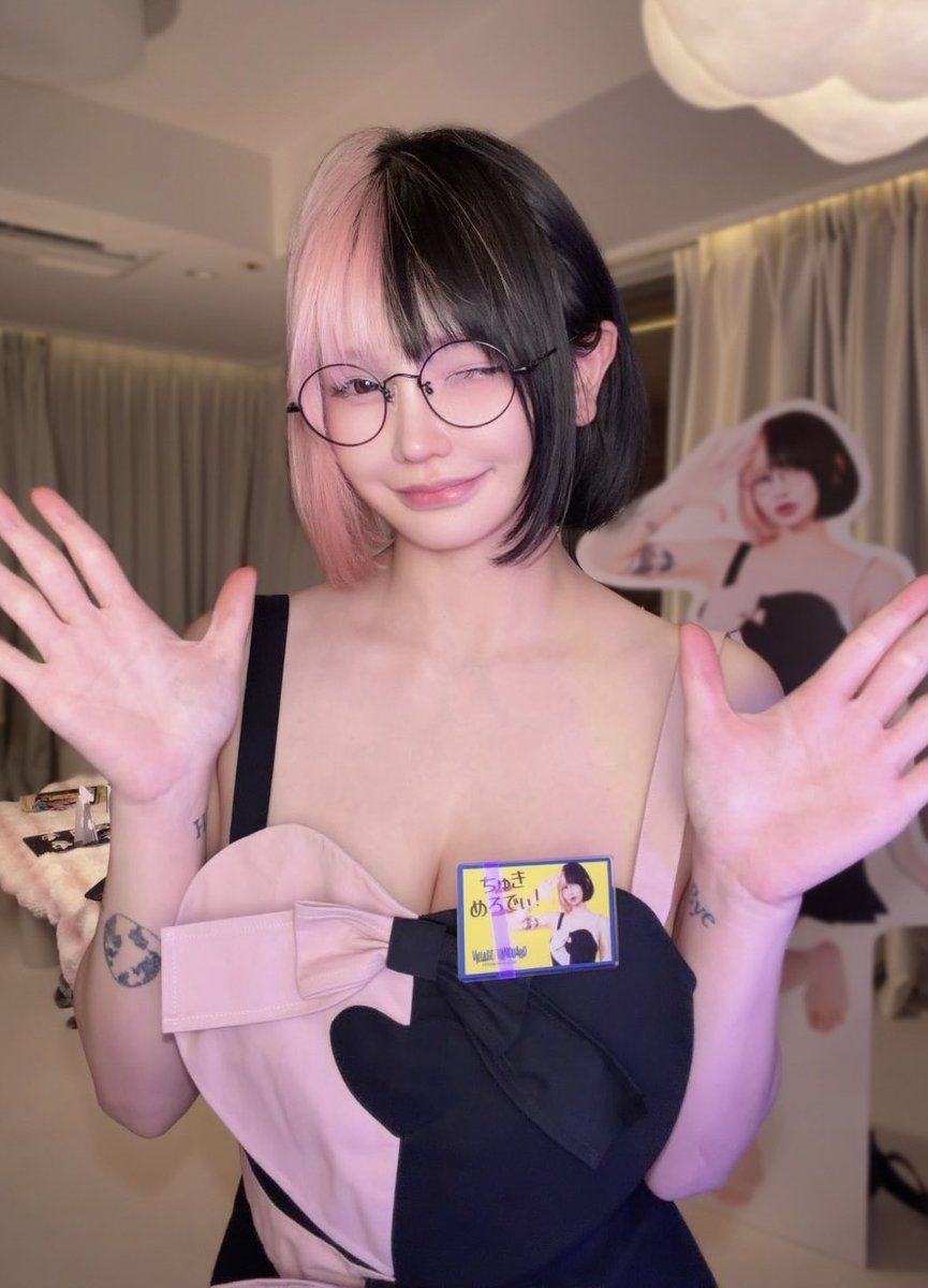 ⋆͛📣【遂に‼️】

／
ちゅきめろでぃ等身大パネル 受注開始㊗️🎉
＼

※その他ユニークなグッズありますっ👀🙌

めっちゃ"変わってて"最高に可愛いグッズになっめるから絶対見て〜(((o(*ﾟ▽ﾟ*)o)))💕💗🎶

グッズ: https://t.co/ho5itpfeFM https://t.co/L0VsRohTGi