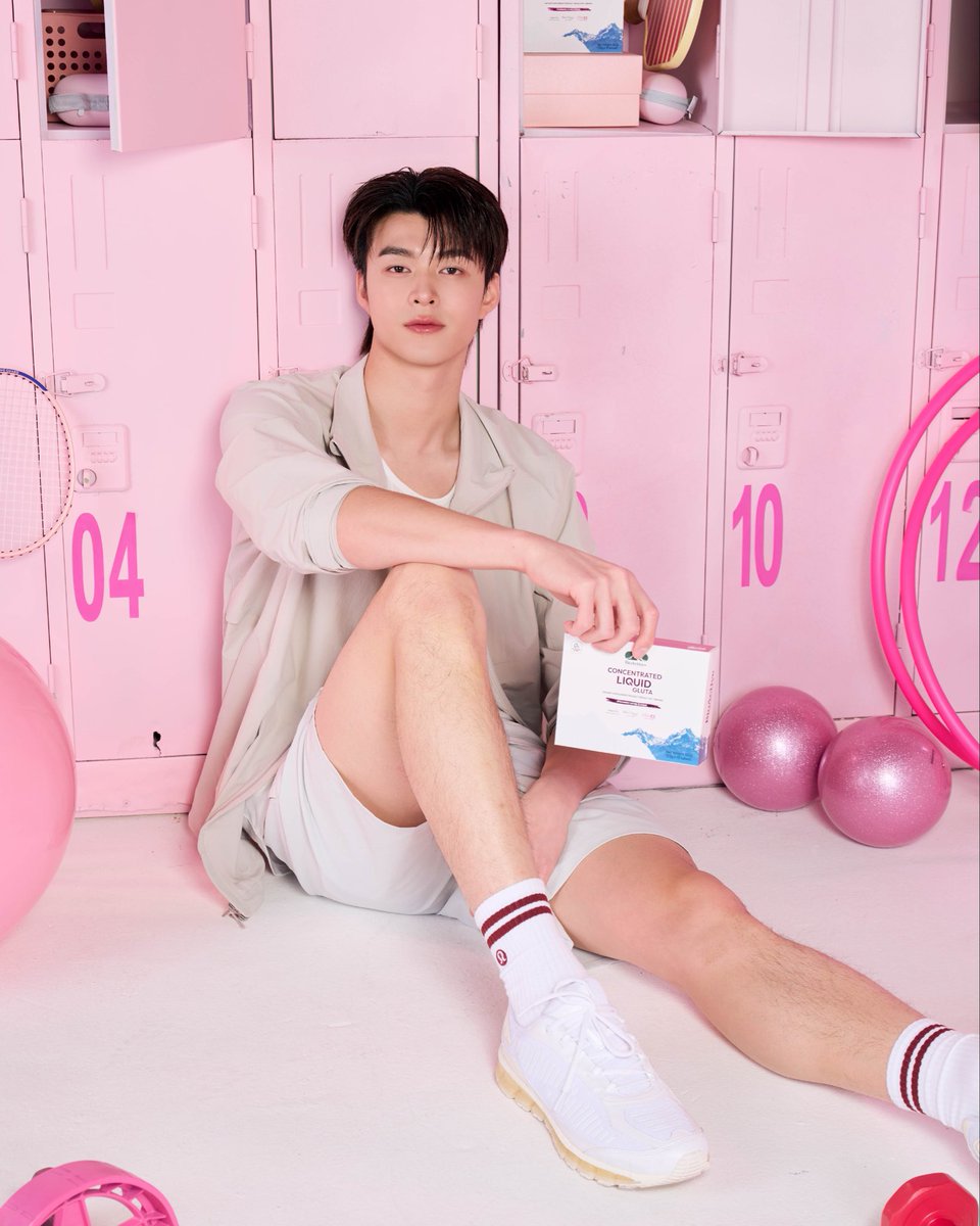 BioActiveTH's tweet image. Meen’s daily glow routine 🤍
Concentrated Liquid Gluta, 2 tubes a day 
morning on an empty stomach &amp;amp; before workouts.

Simple, effortless, and easy to keep up with ✨🍓

#BioActivexMeenNicha
#ConcentratedLiquidGluta
#BioActiveplus #BioActiveTH #Gluta