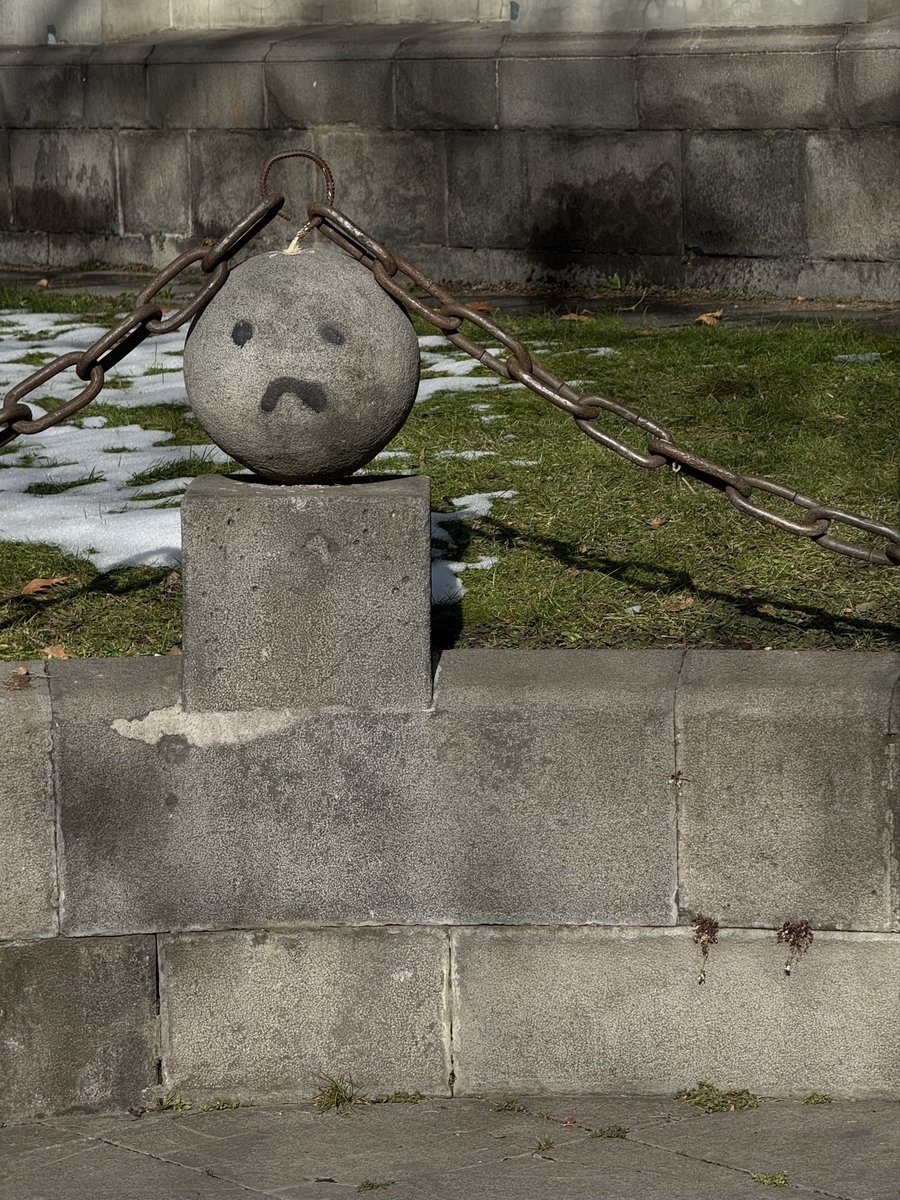 wanderlayer's tweet image. две фотографии а могло быть три или четыре