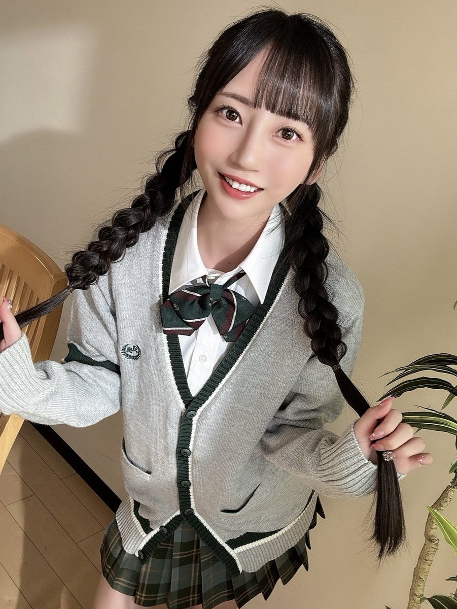 いよいよ明日から開催です🏫💕

1月24日(土)2部と4部に出演します！
各部ツーショット撮影もあります🫶
(線香花火特典の出演はありません🥹)

チケットの購入がまだ間に合うので
珍しい制服をたくさん撮ってくださいね🌟