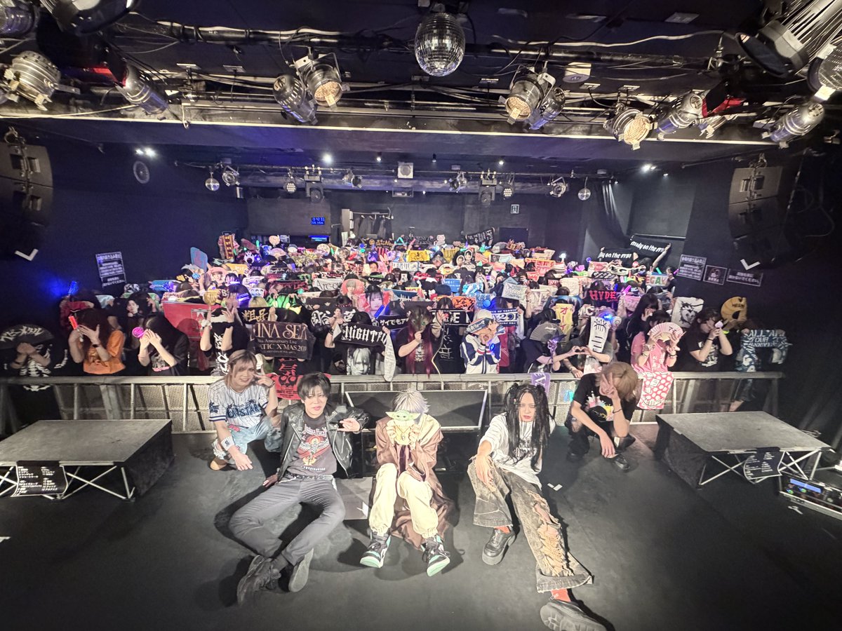 他のアーティストのTシャツとグッズ身につけて参戦するワンマン

お疲れ様でした！！

これは誤算の現場...なのか！？