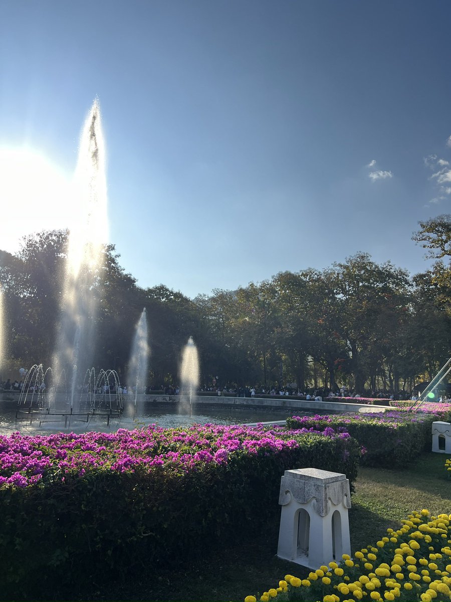 รอพี่บัณฑิต อยู่นะคะ #มช #fwbเชียงใหม่