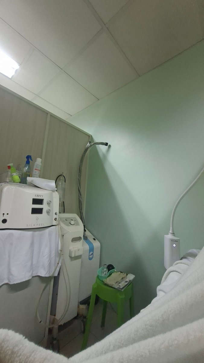 minimorieme's tweet image. Me: doc, di naman po magscar no? May concert po kasi sa saturday
Doc: ayy performer ka?
Me: attendee lang po. Pero parang performer kung magprepare