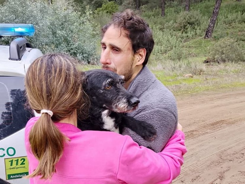 PoliticayModa's tweet image. Ahora sí! Boro ya está con su familia!!!! Alegría máxima en medio de tanta tristeza. #loveBoro #sonfamilia 💕🐾