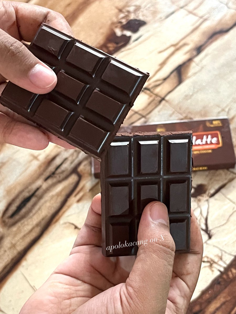 apolokacang's tweet image. tried this original cokelat from PIDIE JAYA, ACEH and realized how rich indonesian chocolate is… good af + murah😭☝🏼