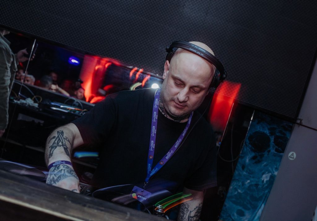 Take a listen to this hot jam by @Scott_Diaz on our updated Fresh