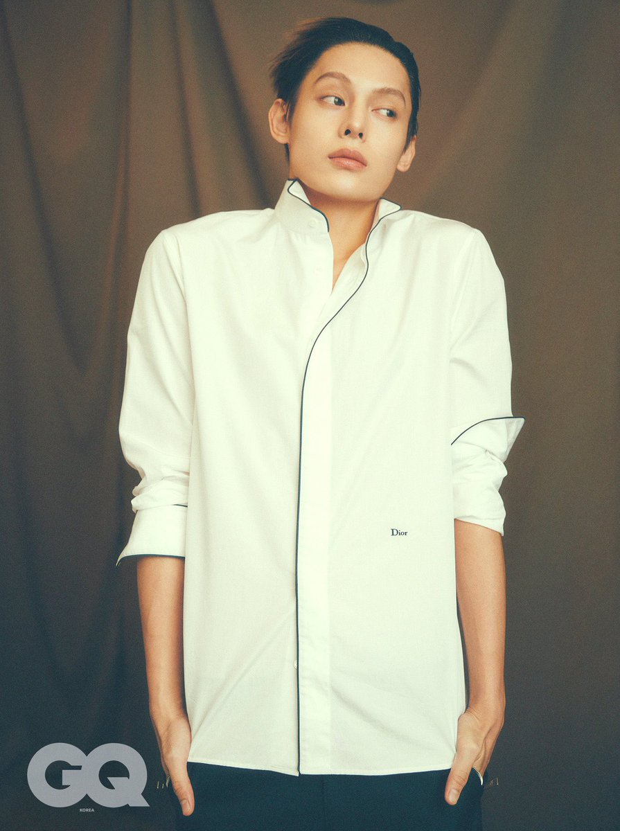 jamesnmoons's tweet image. he’s just casually serving model face nonstop