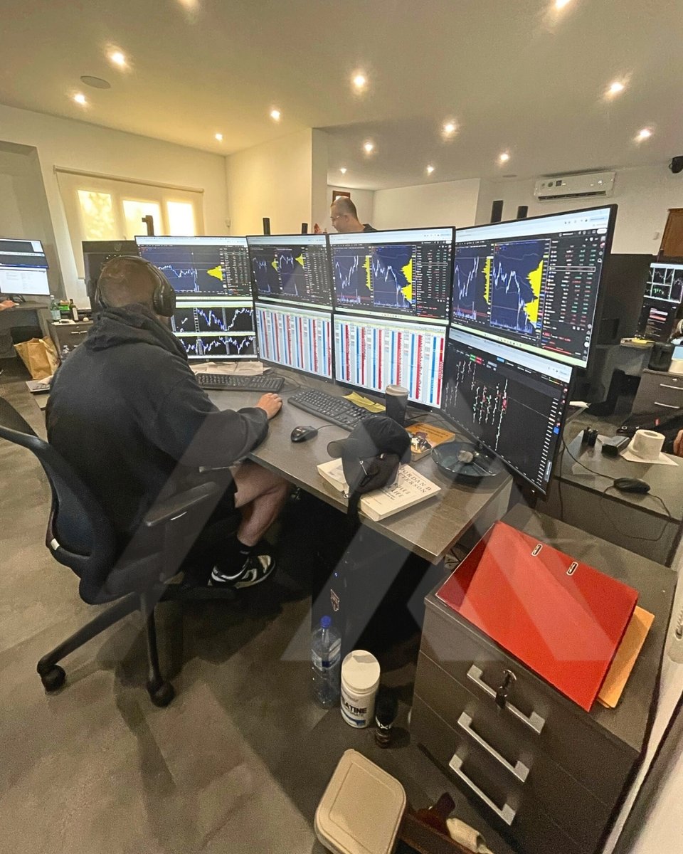 AxiaFutures's tweet photo. The screen is only the surface. The real edge is built in the quiet moments - reviewing patterns, tightening processes, and shaping the thinking that drives execution. It’s this unseen repetition that compounds into professional skill.

#trading #axiafutures #daytrading #tradingfloor #tradingteam