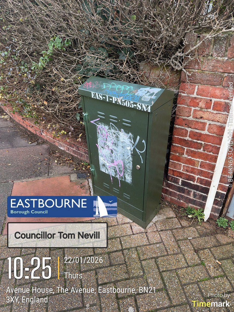 TomNevill3's tweet photo. @CityFibre Street Cabinet needs graffiti removal at Avenue House, The Avenue, BN21 3XY. ///remedy.estate.herb https://t.co/n0vDUBF500