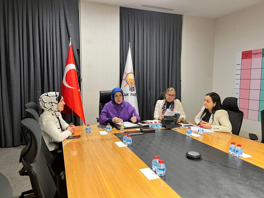 GlinZboz's tweet photo. Genel Merkez Kadın Kolları Başkanımız Sn. Tuğba Işık Ercan (@tugbaisikercan) riyasetinde, 81 İl Kadın Kolları Başkanımızla bir araya gelerek Ramazan ayı çalışmalarımızı planladığımız toplantıya katıldım.
Birlik, dayanışma ve gönül seferberliğiyle Ramazan���a hazırlanıyoruz. 

@AKKADINGM 
@alicetin_07 
@akkadinantalya