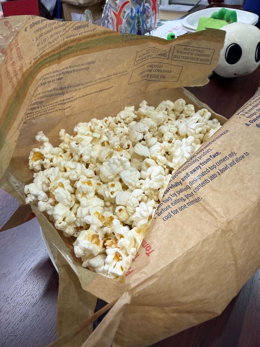 Buemon_inc's tweet photo. 差し入れにポップコーン頂きました🍿

#武右ェ門 #buemon https://t.co/qnEA8TEwBu