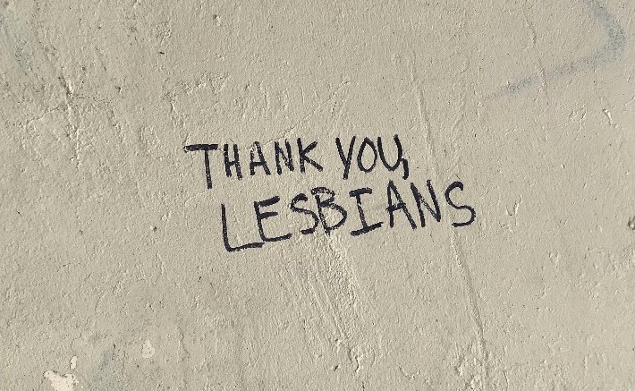 Tenemos un pod maravilloso en el horno y gracias a las colaboraciones de <a href="/WorldwarMapi/">WorldWarMapi</a>, <a href="/anavargasn/">A. Vargas</a>, <a href="/Marta_82_/">Marta 💙❤️ 🏳️‍🌈 🇵🇸</a>, <a href="/7MTorres/">Marie Torres 🏳️‍🌈🟥⬛️</a>, <a href="/MayB_or_MayBnot/">May 🌈</a> y <a href="/ironiclesbian/">Ironic Lesbian</a> es mucho más enriquecedor y divertido. 

Inouters, os amamos.