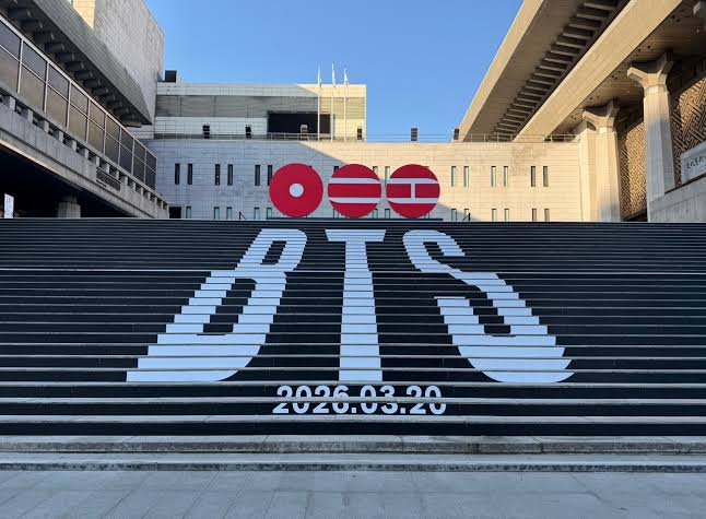 mhereonlyforbts's tweet image. Hybe decided to hold a free BTS concert at Gwanghwamun Square on march 21st debuting their upcoming album 'Arirang' which would be marked as the FIRST ever concert by an artist. Apparently The concert will be broadcast live to 190 countries around the world. It's estimated that…