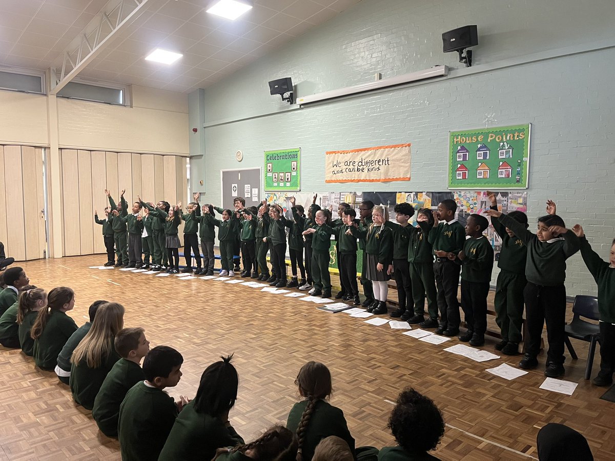 SMSJ_London's tweet photo. 2 Wisdom amazed us yesterday with their Collective Worship all about Martin Luther King. They shared their hopes and dreams for the future!🌟 https://t.co/Rdvr10T4vB