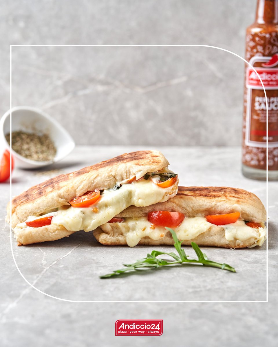 Andiccio24's tweet image. #CreateYourOwn Ciabatta, mozzarella, cherry tomatoes and basil. 💫 Pair it with a crisp salad for extra fibre and freshness. 🥗 #Andiccio24 #HealthyEating