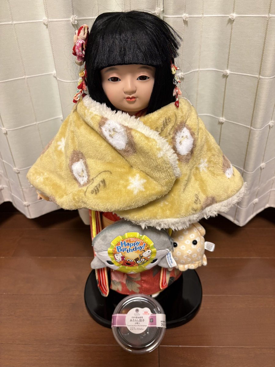 弔渼(ゆづみ)が甘いもの食べたいって言ってきたから雪の中買ってきた🍡