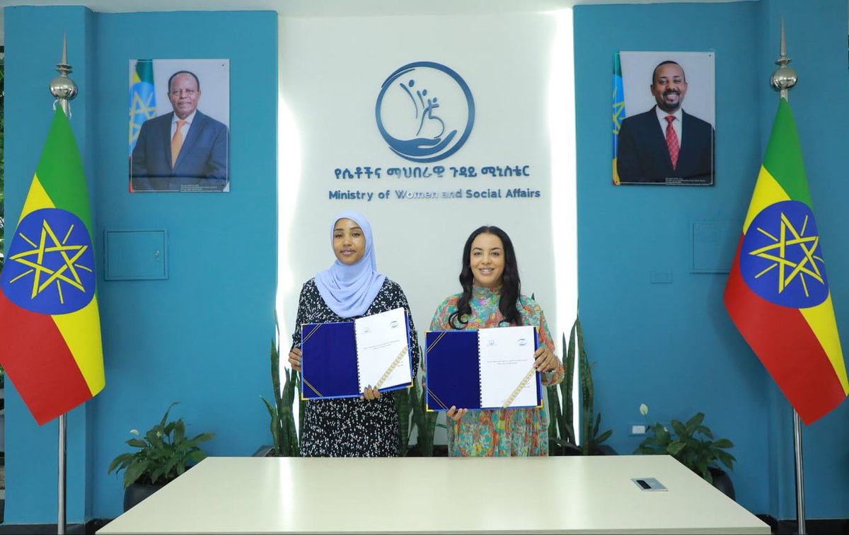 RRSEthiopia's tweet image. Today, @RRSEthiopia &amp;amp; @Mowsaofficial signed an MoU to support refugee &amp;amp; returnee women, children &amp;amp; youth. The partnership would strengthen protection &amp;amp; widen opportunities. The deal reaffirms shared commitment to those most in need, reflecting 🇪🇹’s inclusive refugee response.