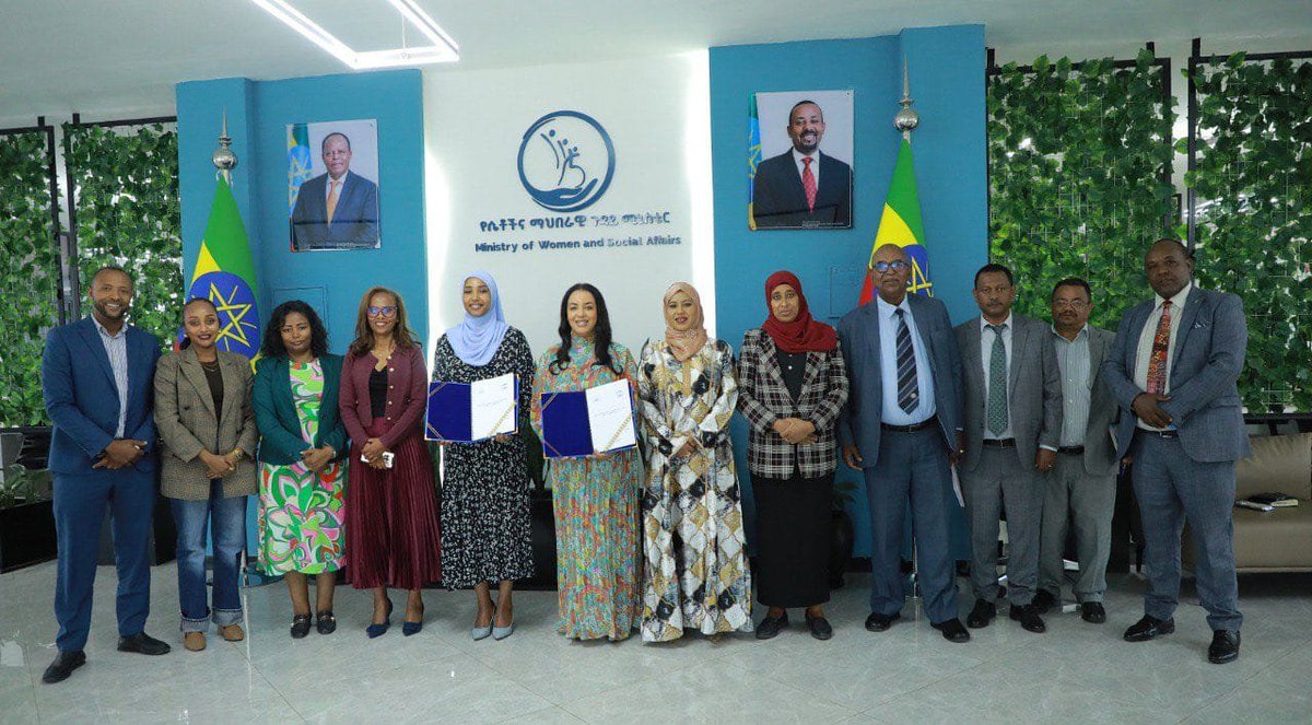 RRSEthiopia's tweet image. Today, @RRSEthiopia &amp;amp; @Mowsaofficial signed an MoU to support refugee &amp;amp; returnee women, children &amp;amp; youth. The partnership would strengthen protection &amp;amp; widen opportunities. The deal reaffirms shared commitment to those most in need, reflecting 🇪🇹’s inclusive refugee response.