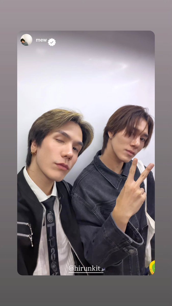 hirunkitfans's tweet image. 22.01.2026
📸 IGs: hirunkit_ 🔁 mew

✌🏻

── #hirunkit_ @Hirunkit_
#kotae
#คําตอบของนานิ 

🔗instagram.com/stories/hirunk…