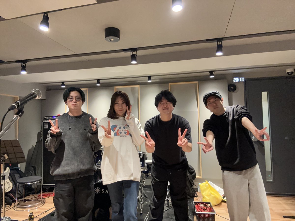 yashokuclowder's tweet photo. ˗ˏˋ ライブまであと2日 ˎˊ˗ 

昨日ゲネプロを終え、遂にあと2日です！
1/24夜はぜひ下北沢へ🫶
- - - - - - - - -

「マックラ公演 ~沈むくらいなら飛べ~」 

🗓️ 1.24(土)
🕖Open 18:30｜Start 19:00
📍下北沢Flowers Loft
🎟️前売¥3800｜当日¥4400 *1D別

▪️チケットはこちら
https://t.co/U3AaeqDf6n https://t.co/nWdcI6mQDs