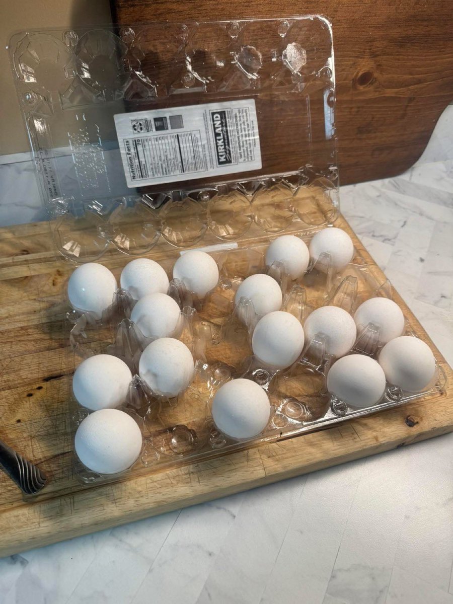 “My girlfriend got on to me the other day because she doesn’t understand why I can’t just pick eggs out of the carton like a “normal” person. She’s standing there watching me and says, “Why can’t you just go row by row like everyone else?”

I said, “Because no egg should ever