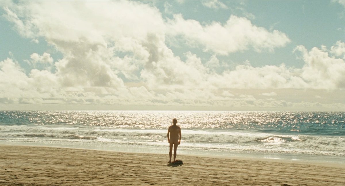 Filmin's tweet photo. Nos hemos cansado ya del frío, lo que nosotros queremos es estar en Maspalomas como Vicente. https://t.co/g7VXE9Aqh4