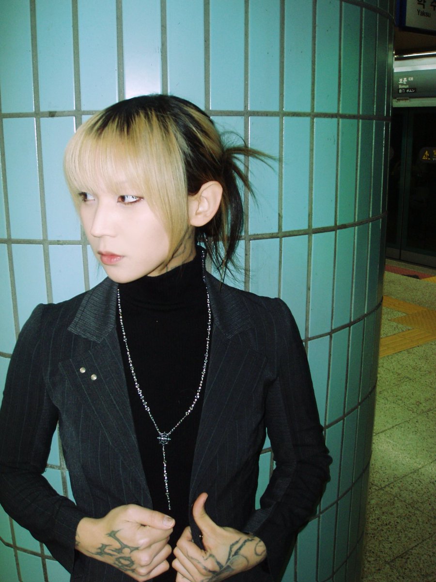 오늘 무슨 바람이 들어서 이렇게 입음