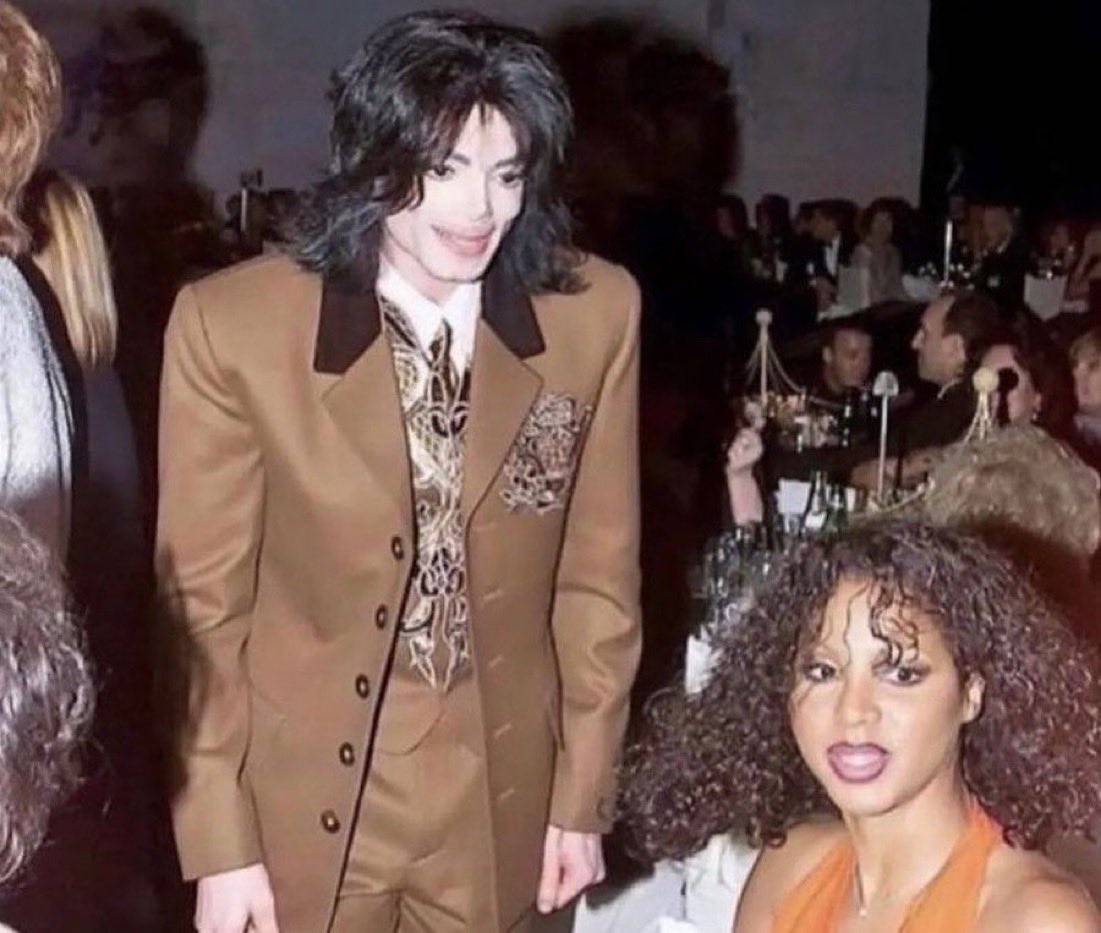 כאשר את חושבת שהוא בא לבקש ממך את הטלפון אבל נגמר לו הטוקמן