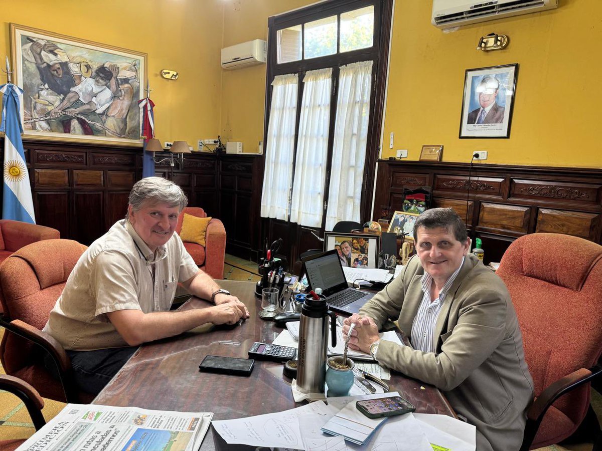 REUNIÓN CON HUGO HUMENIUK, INTENDENTE DE CONCEPCIÓN DE LA SIERRA

Días pasado mantuve un encuentro con Hugo Humeniuk, intendente de Concepción de la Sierra, con quien abordamos una serie de temas vinculados con el desarrollo del municipio y el estado de avance de las obras de