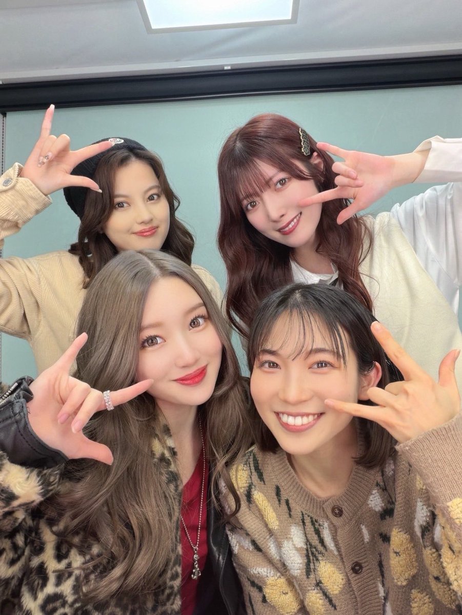 再集結しました🤟🏻🤟🏻🤟🏻🤟🏻
4人で集まれたのはものすごく久しぶりでした！
同窓会楽しかったです！！！💫